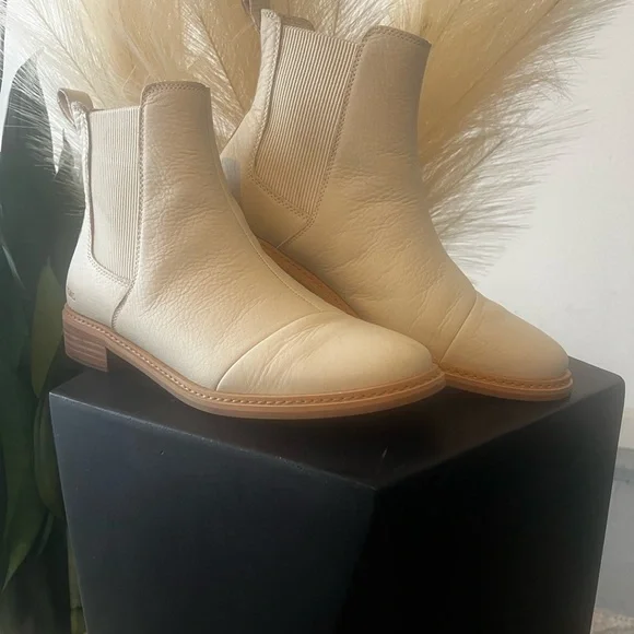 TOMS Charlie Boot in Light Sand Leather, Size 11 - Picture 3 of 8